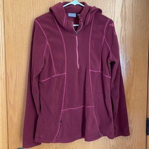 Gently used women’s Athleta pull over size XL